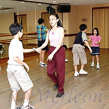 Pele teaching dance